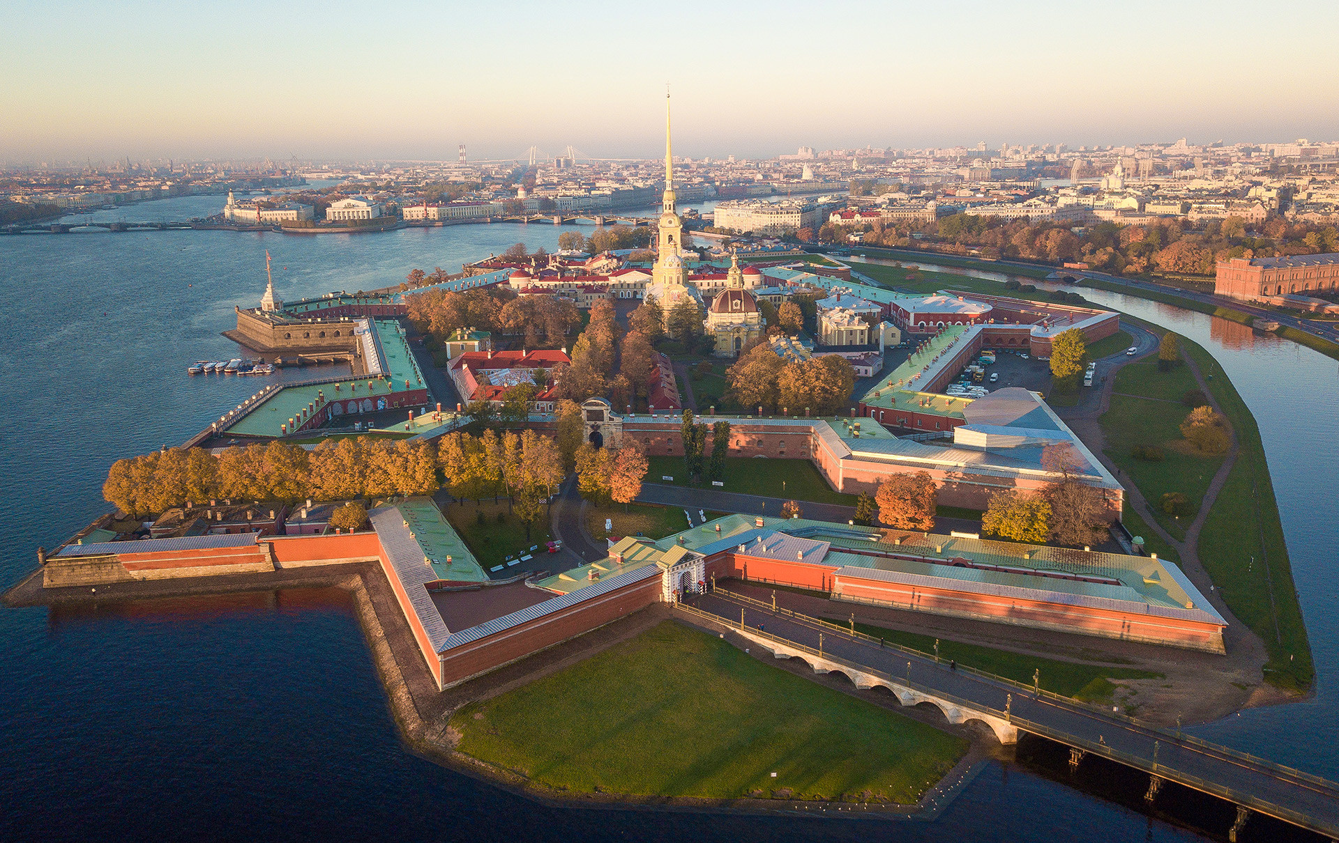 Pogled na Petropavlovsku tvrđavu, Sankt-Peterburg.