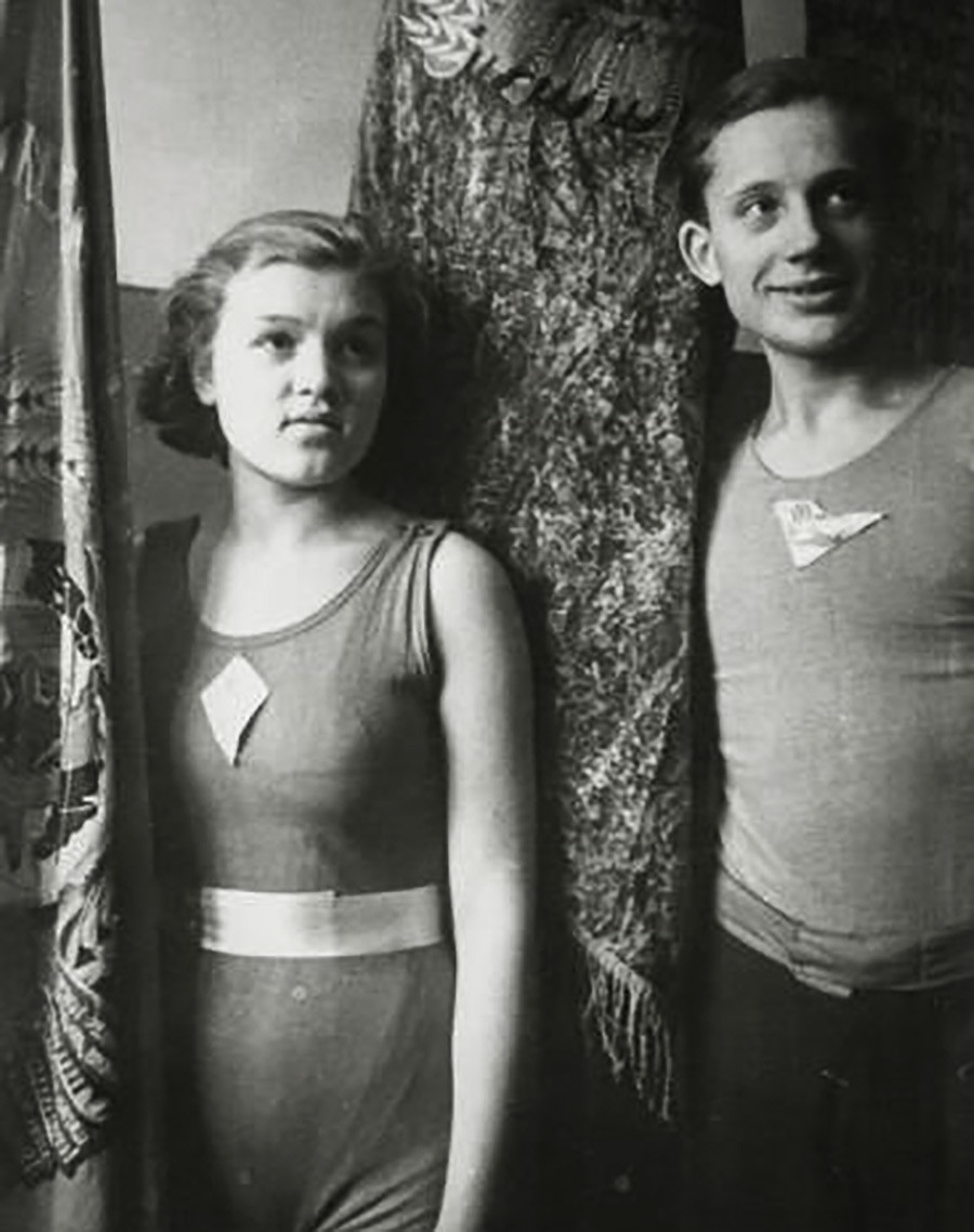 Young athletes of early Soviet years