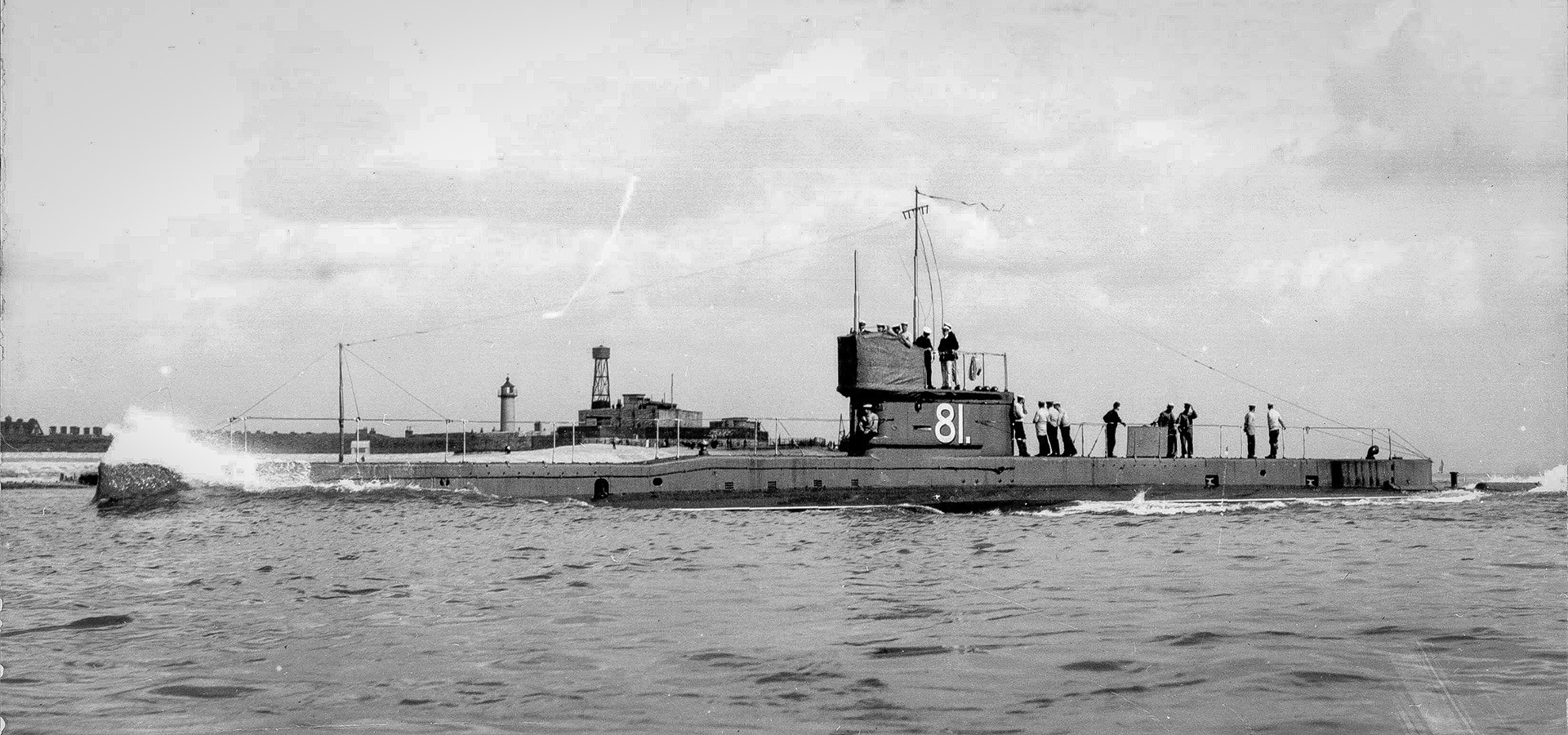 Submarino inglês HMS E1.