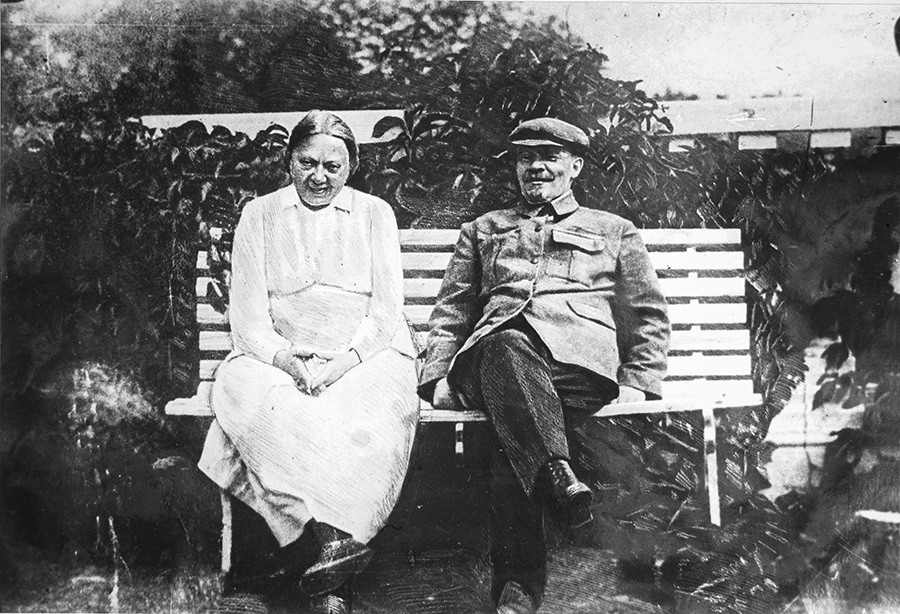 ウラジーミル・レーニンとナジェージダ・クルプスカヤ。