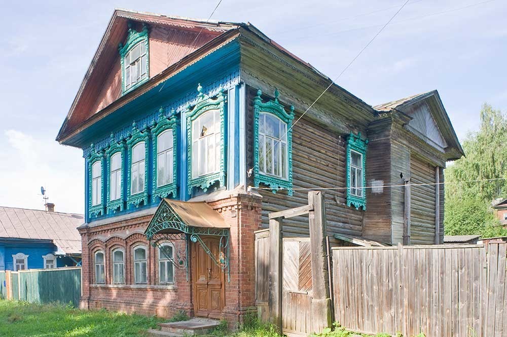 Hiša na Leninovi ulici 55 (podobne vidimo na fotografijah Prokudina-Gorskega), 15. julij 2012