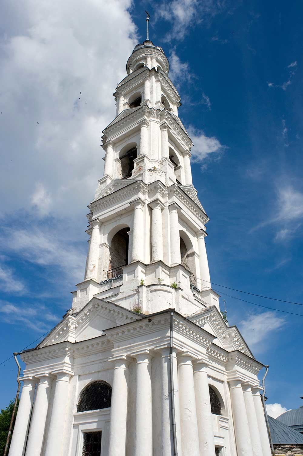 Zvonik in cerkev Sv. Jurija, poglej z jugovzhoda, 15. julij 2012