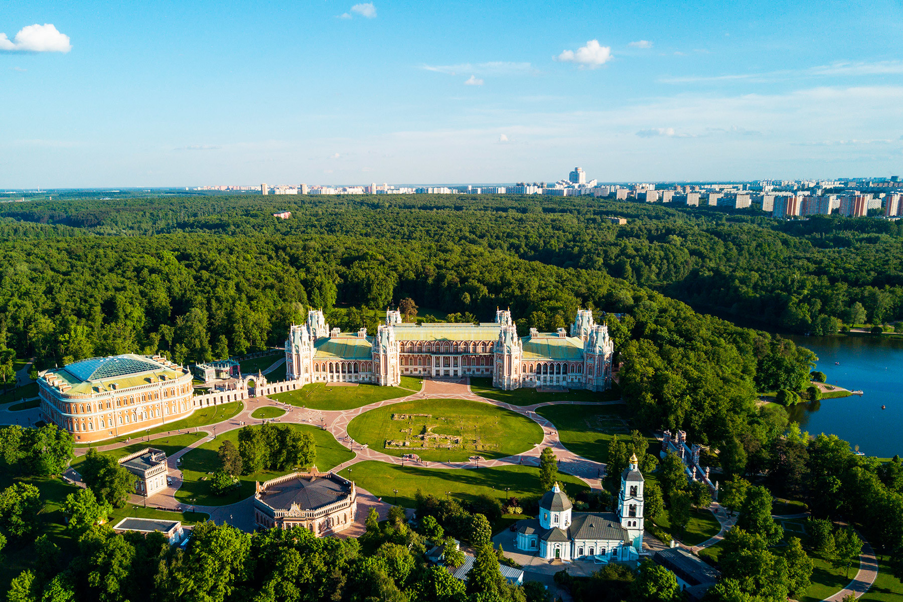 Дворцово парковый ансамбль. Царицыно музей-заповедник. Усадьба-заповедник «Царицыно». Парк музей Царицыно. Парк заповедник Царицыно.