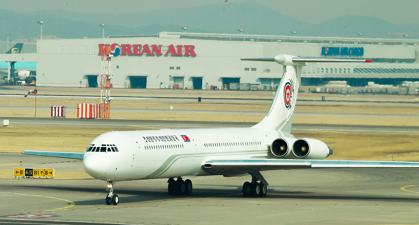 北朝鮮の首脳を載せている北朝鮮の「Il-62」飛行機 。2018年平昌オリンピックへ向かっている金与正が中にいると報じられた。2018年2月 9日。