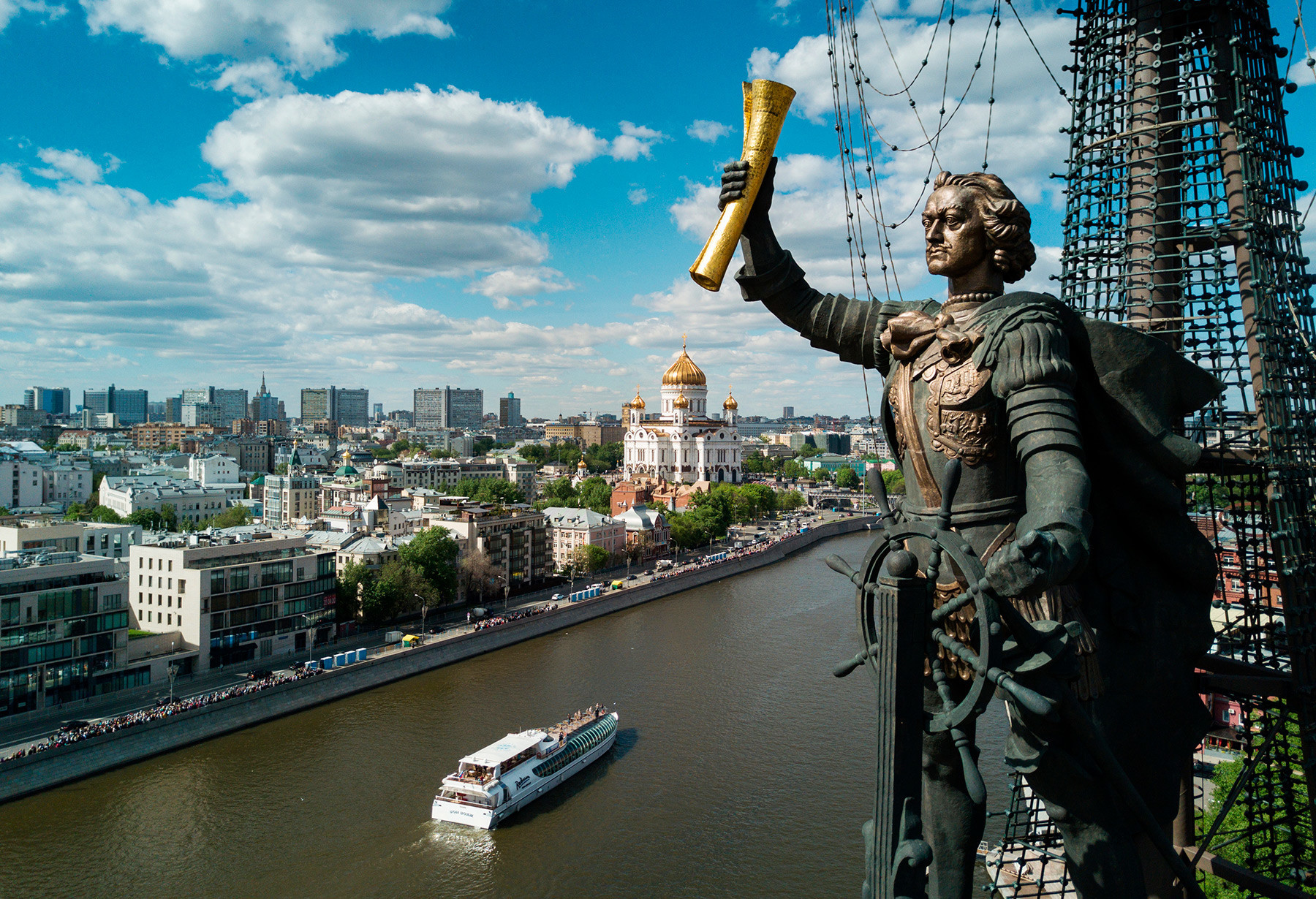 Monumento a Pedro el Grande en el centro de Moscú.