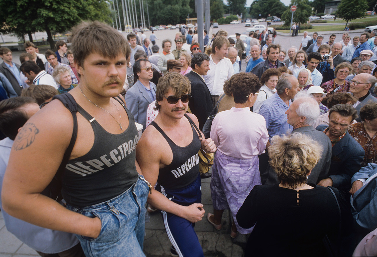 Participantes de protesto anti-fascista, em 1990.