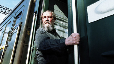 Cento anni fa nasceva Solzhenitsyn, lo scrittore che ha fatto conoscere al mondo i Gulag