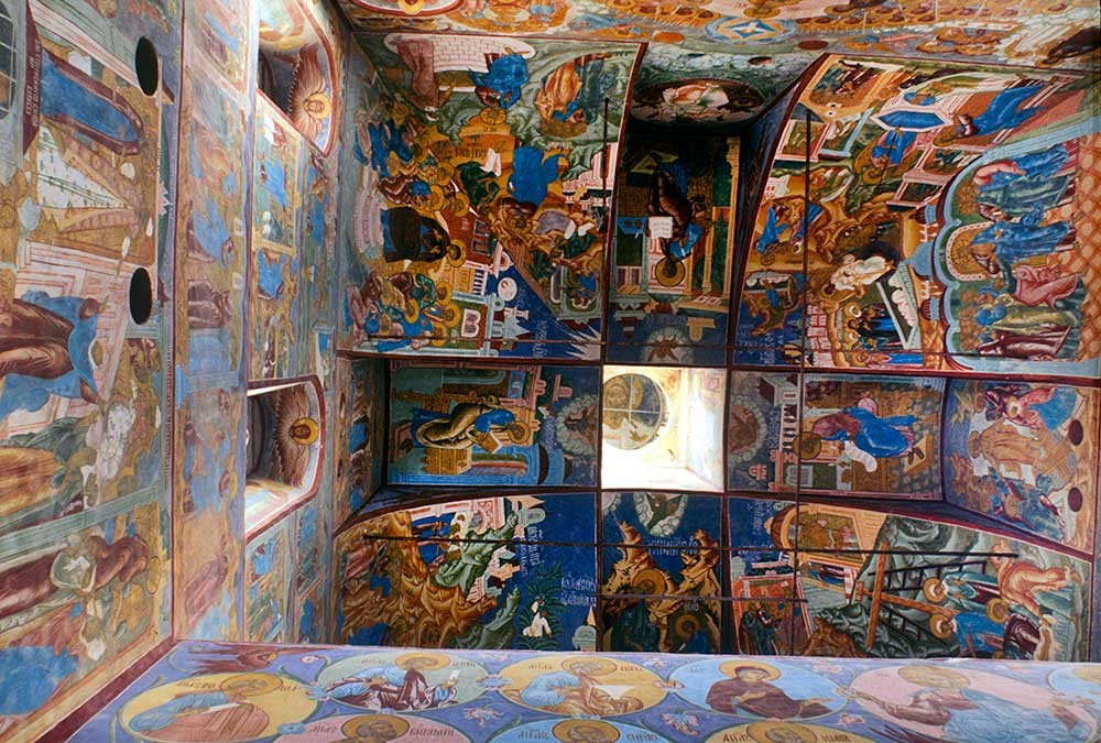 Church of the Savior. View of ceiling vault frescoes with four Evangelists. Left: north wall.  July 29, 1997.