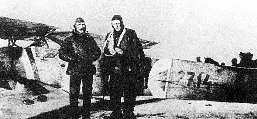 Piloto austríaco capturado y Alexánder Kazakov.