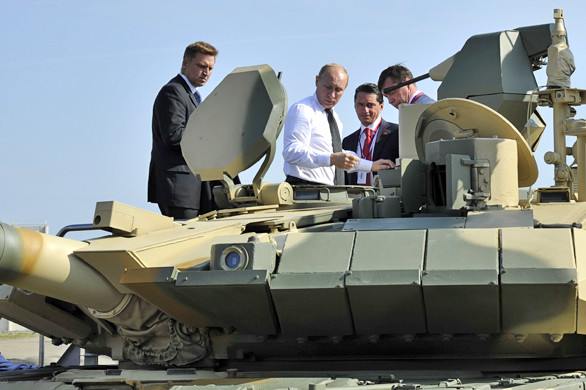 Putin prueba el tanque T-90S durante la Feria Internacional de Armamento y Técnica Militar en Nizhni Taguil, 2011.