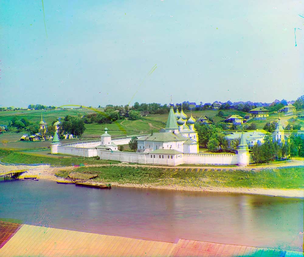 Dormition Monastery, southwest view across Volga River. From left: Church of Resurrection (beyond monastery); northwest corner tower; Church of St. John the Divine; refectory & Church of the Presentation; Dormition Cathedral; cloisters; southwest corner tower, Holy Gate at south wall. Summer 1910. 