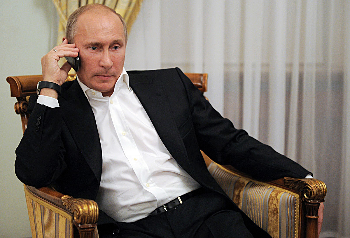 1 септември 2012 г,, руският президент Владимир Путин гледа руското представяне по джудо на Параолимпийските игри в Лондон и поздравява Татяна Савостянов по телефона