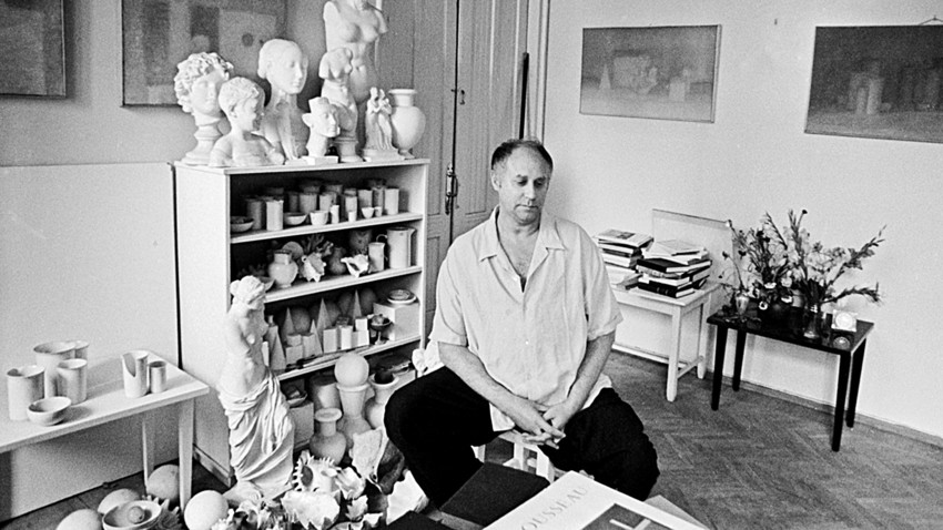 Weisberg in his Moscow studio, 1972