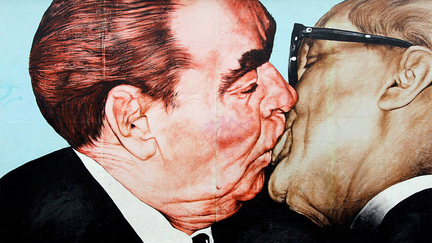 Dmitry Vrubel, Fraternal kiss between Leonid Brezhnev and Erich Honecker, East Side Gallery, Berlin Wall art