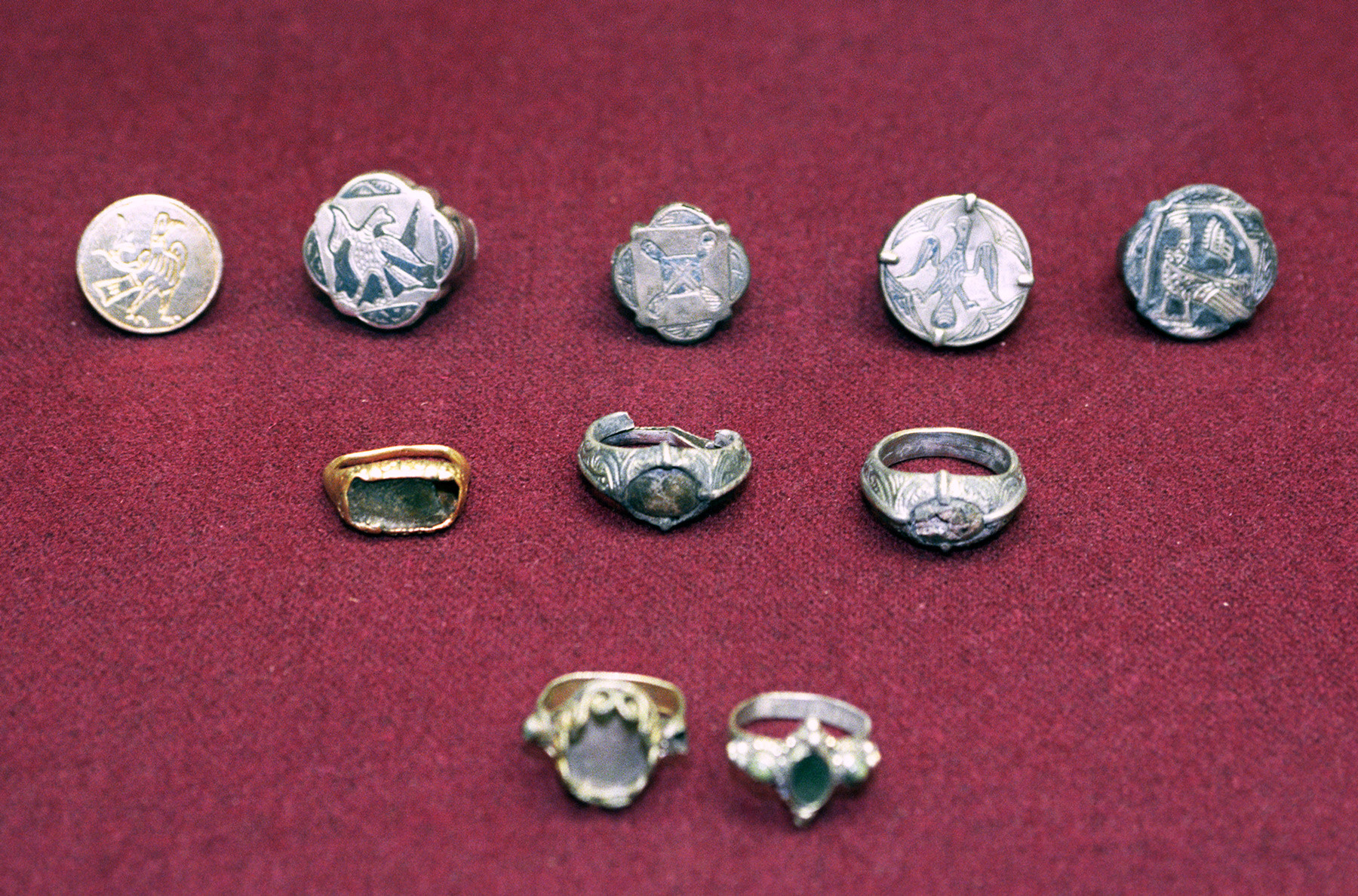 The find contained rare jewelry produced not only in Russia but also in Scandinavia and Persia