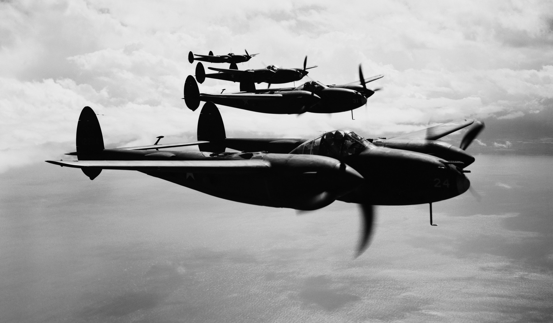 Američka eskadrila lovaca Lockheed P-38s.
