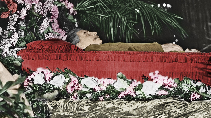 Tijelo Josifa Staljina, 3. srpnja 1953. (Fotografija je obojena kasnije.)