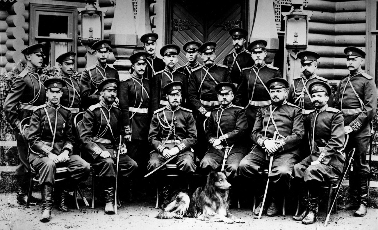 Цар Николай II с генерали и куче