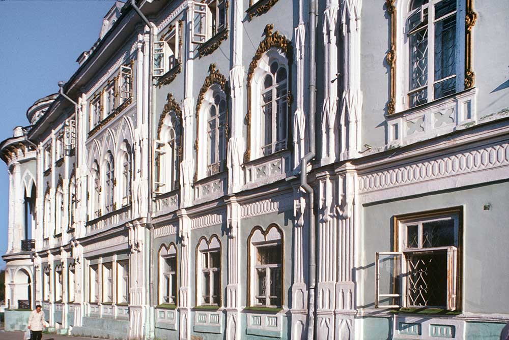 Casa Sevastjanov, facciata su Corso Lenin. 28 agosto 1999