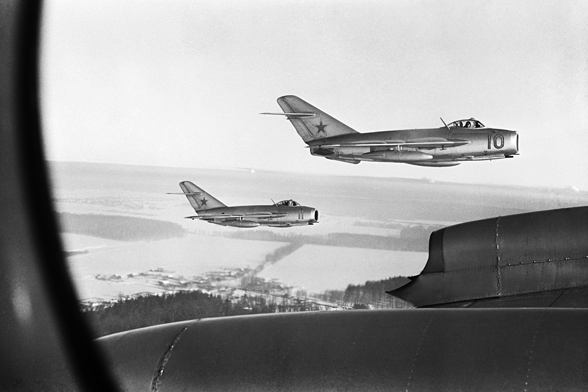 Aviões de combate soviéticos Mikoian-Gurevitch MiG-15.