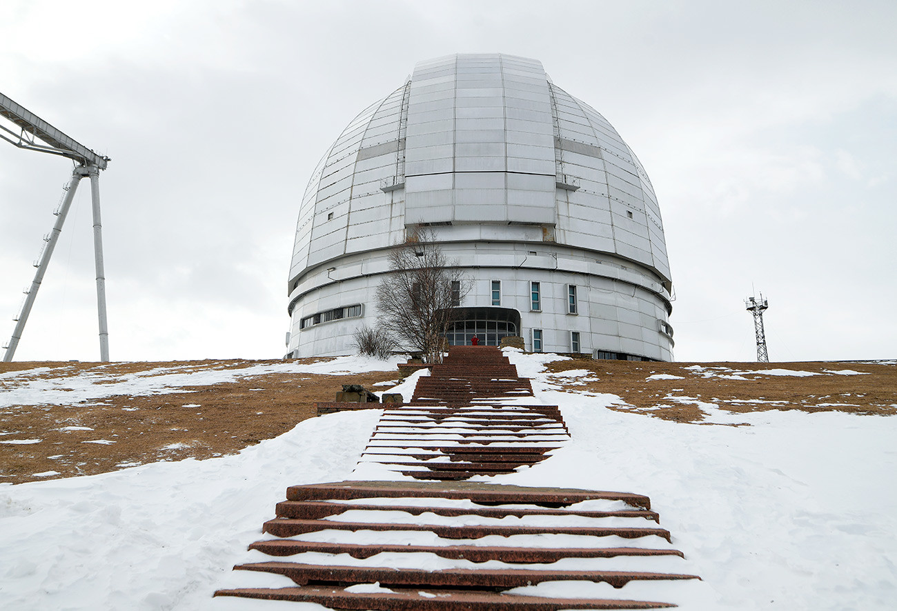 Большой телескоп азимутальный на территории Специальной астрофизической обсерватории РАН в Архызе. 
