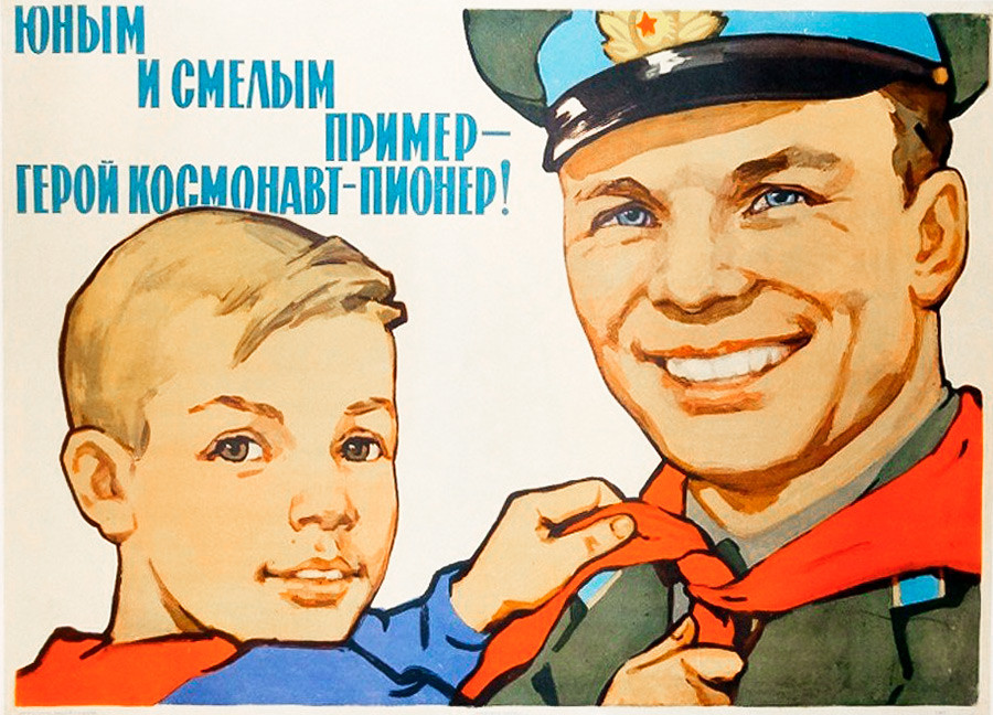 « Un exemple pour les jeunes et courageux, le héros cosmonaute-pionnier ! » (Les pionniers étaient l’équivalent soviétique des scouts.)