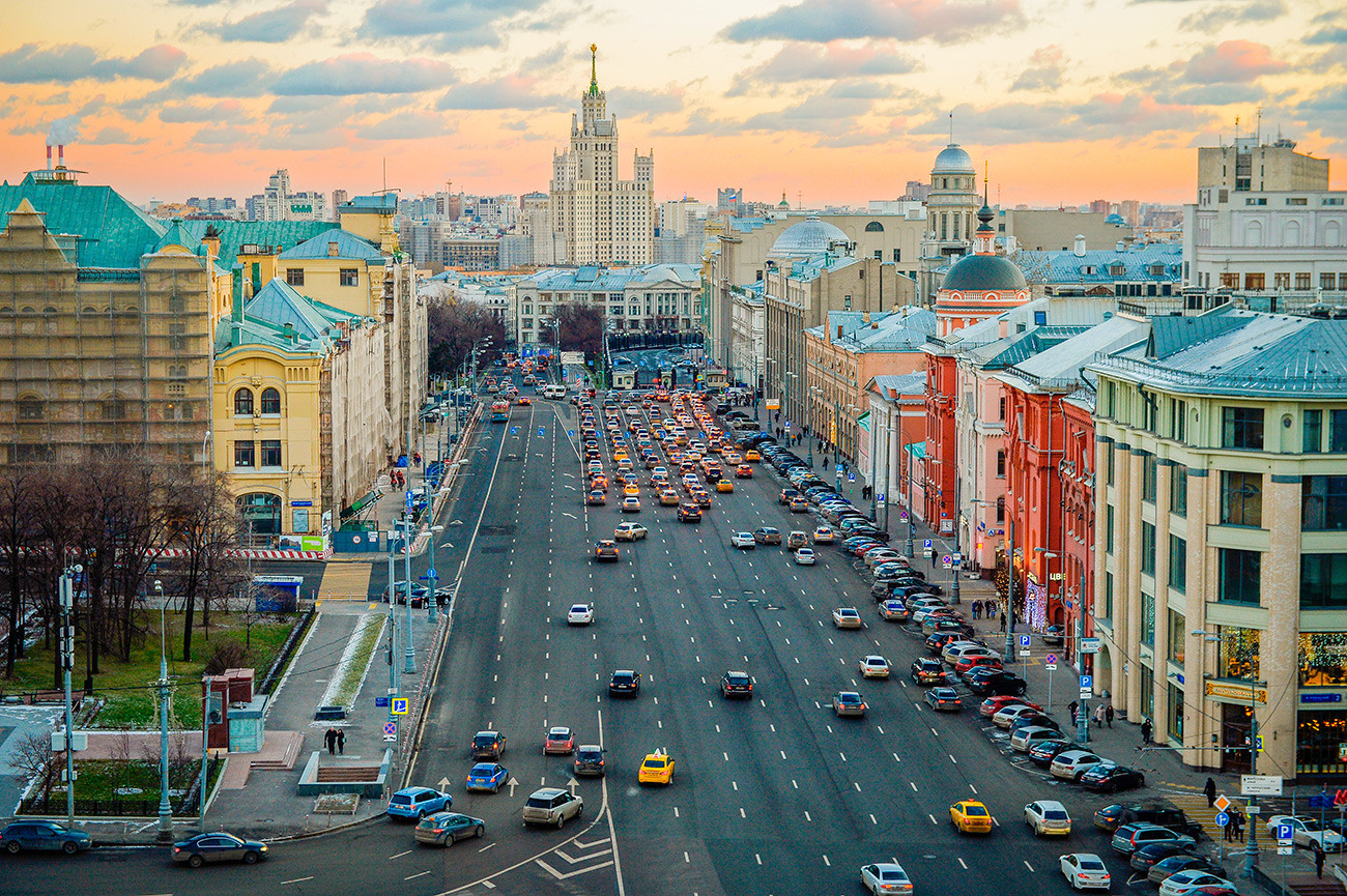 Vista de Moscou a partir do terraço do Diétski Mir.