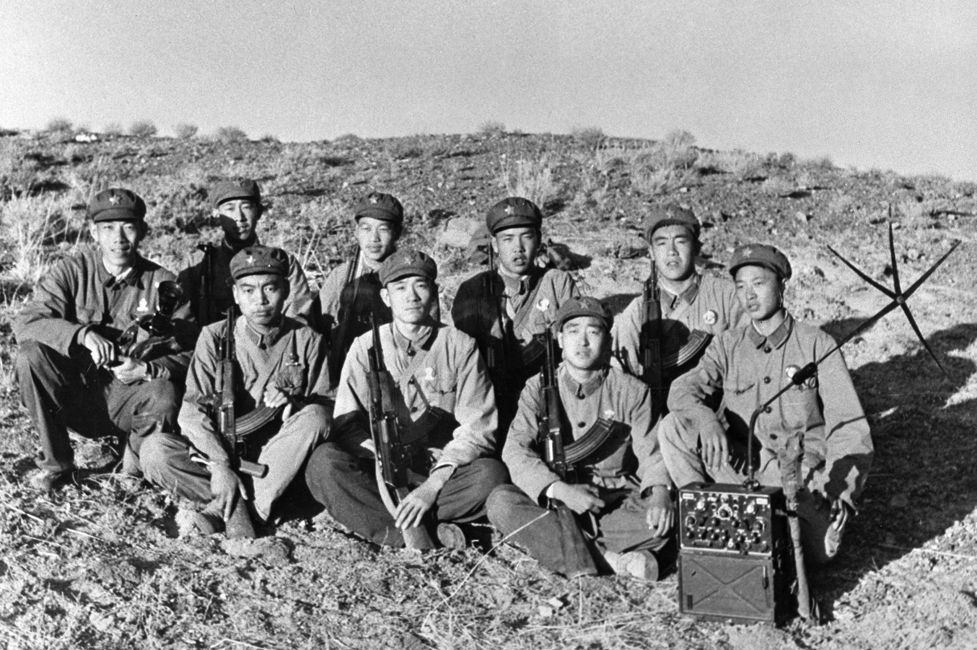 Кинески војници наоружани Калашњиковима фотографисани приликом борбе са совјетским пограничним трупама током сино-совјетског пограничног сукоба.