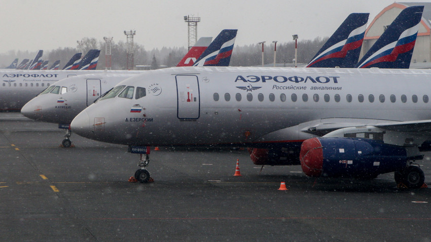 Letala Suhoj Superjet 100 na letališču Šeremetjevo, Moskva