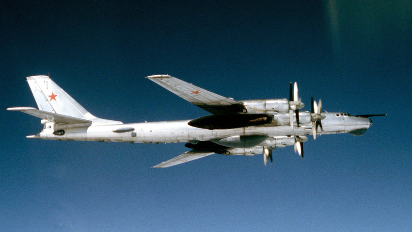 Bombardero soviético Tu-95RT, 1983.