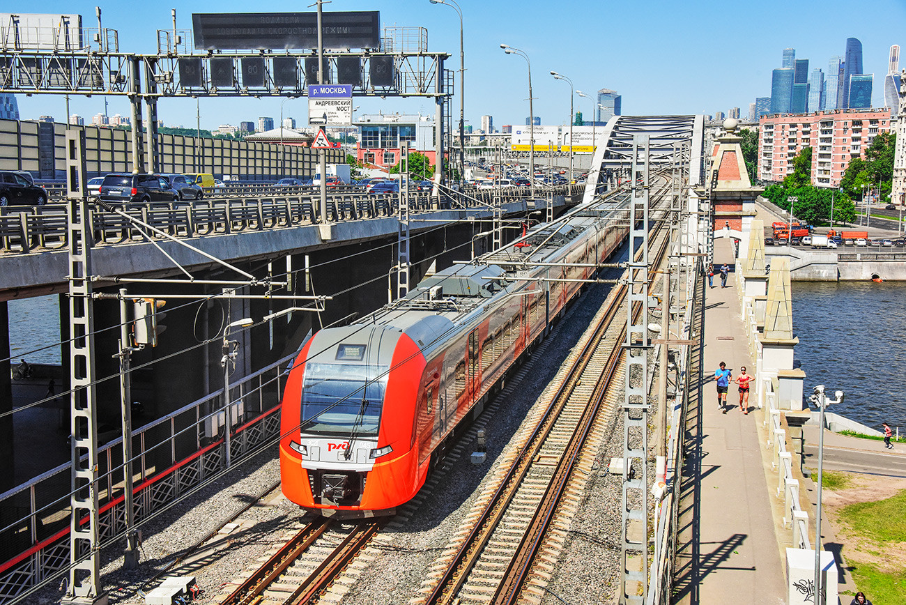 The Moscow Central Circle railway road is quite new in the city but still very useful for many Muscovites.