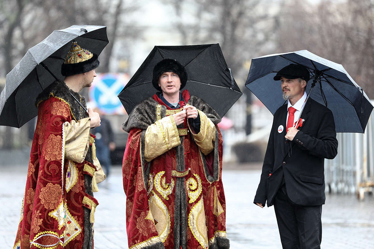 Двойники на Манежной площади.