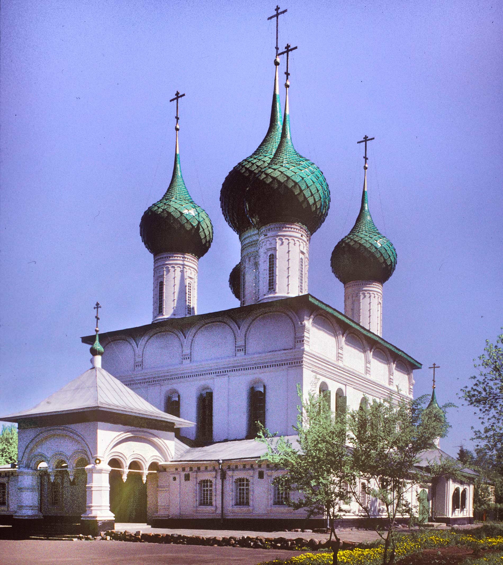 Yaroslavl. Church of the Feodorovskaya Icon of the Virgin. Southwest view. May 22, 1996.