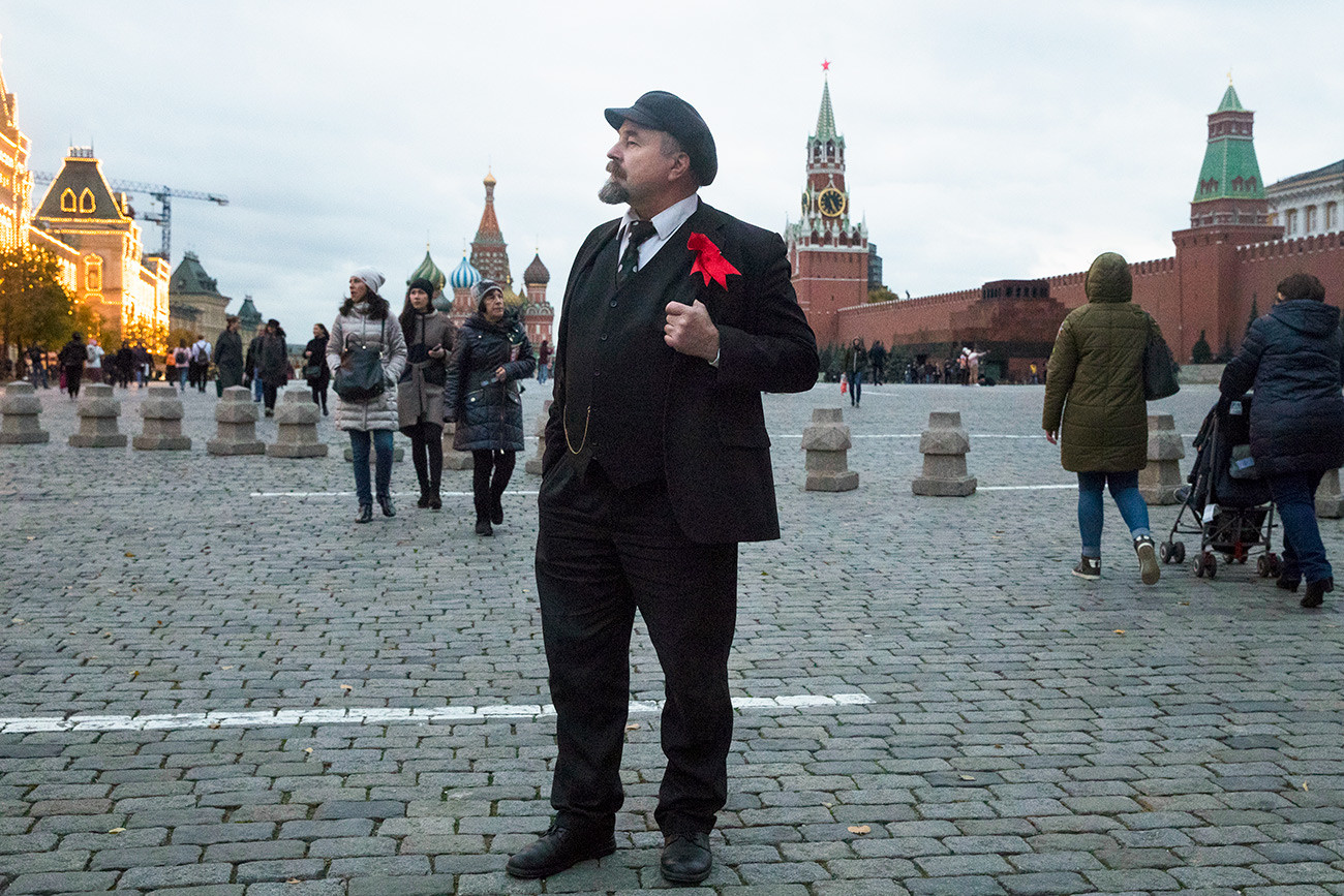 Actor Serguéi Soloviov como Lenin en la Plaza Roja.
