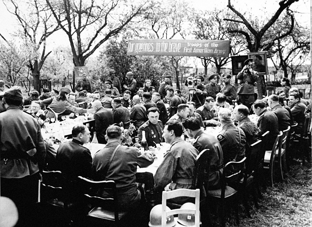 Il 25 aprile è l'Elbe Day, il giorno in cui le truppe americane e  sovietiche si ricongiunsero - Russia Beyond - Italia