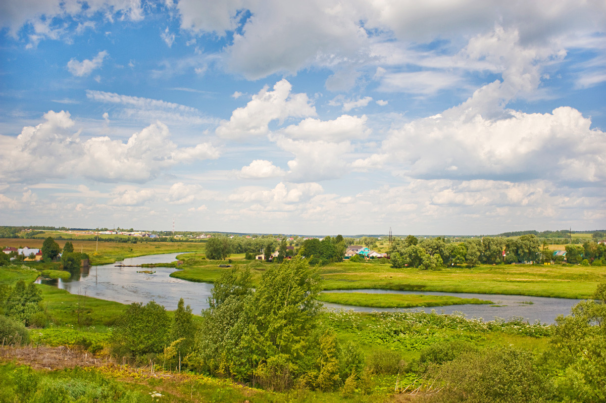 View northwest from Luzhetsky Monastery toward meadows over Moscow River. July 5, 2015.