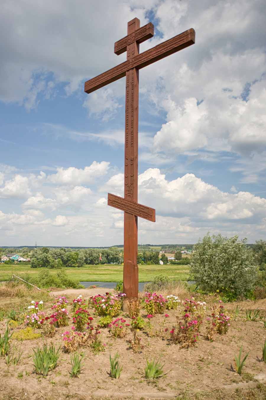 View northeast from Luzhetsky Monastery toward Ilinskaia Sloboda over Moscow River. Votive cross. July 5, 2015.
