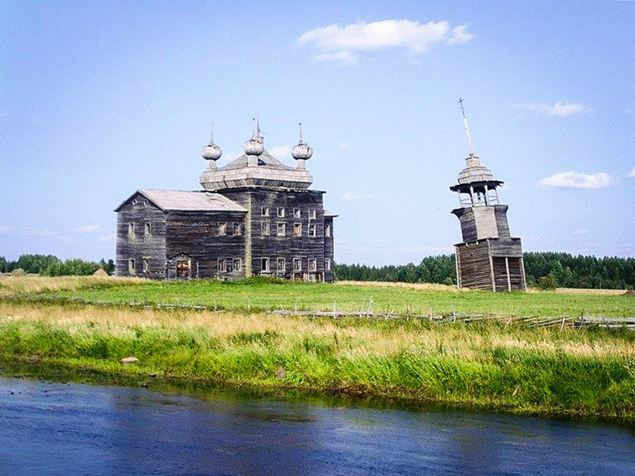 Torre de Pisa do Norte Russo: Igreja da Transfiguração em Nímega, Região de Arkhânguelsk, século 19
