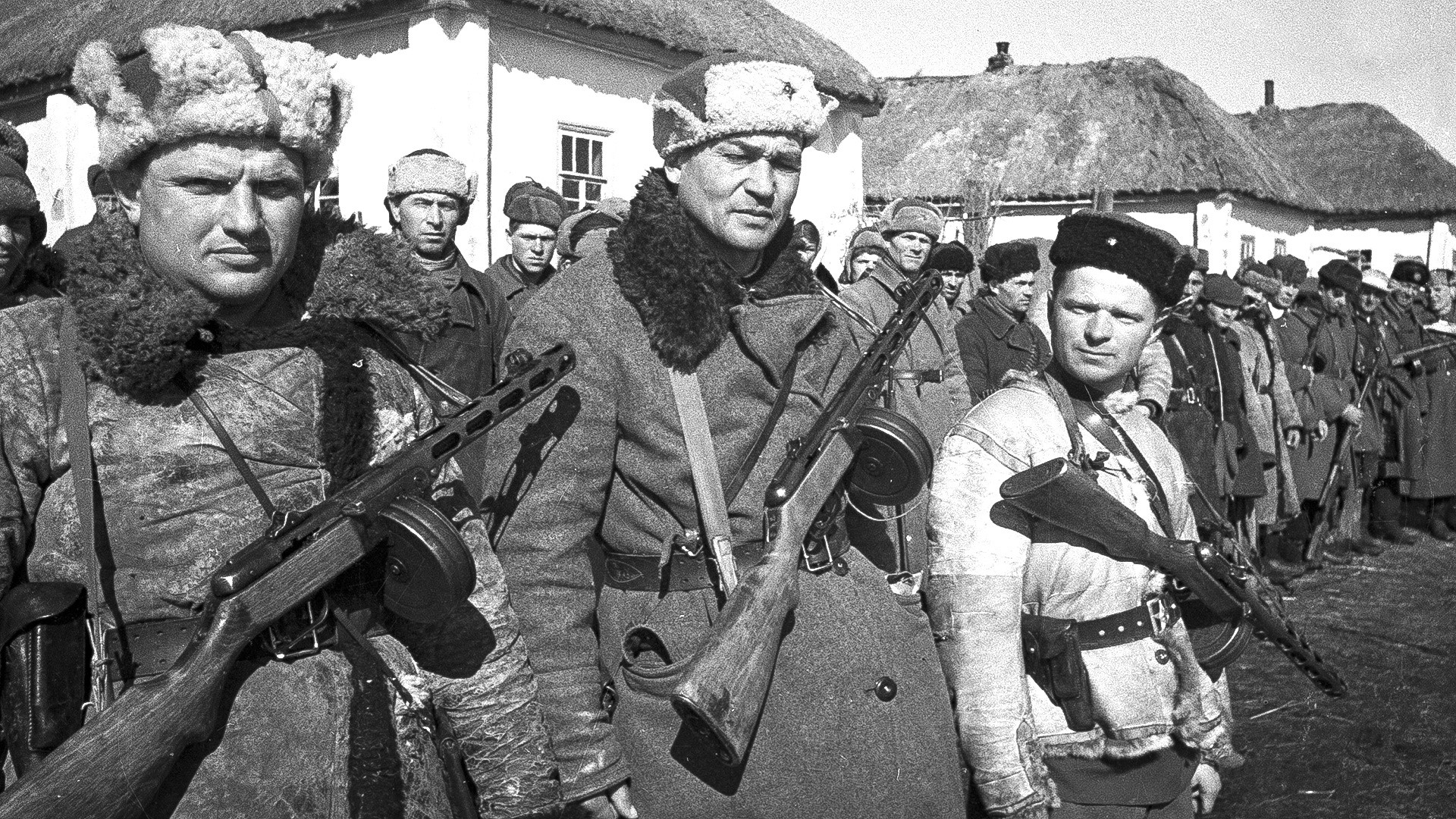 Soldati sovietici in un villaggio vicino a Kursk, 1943