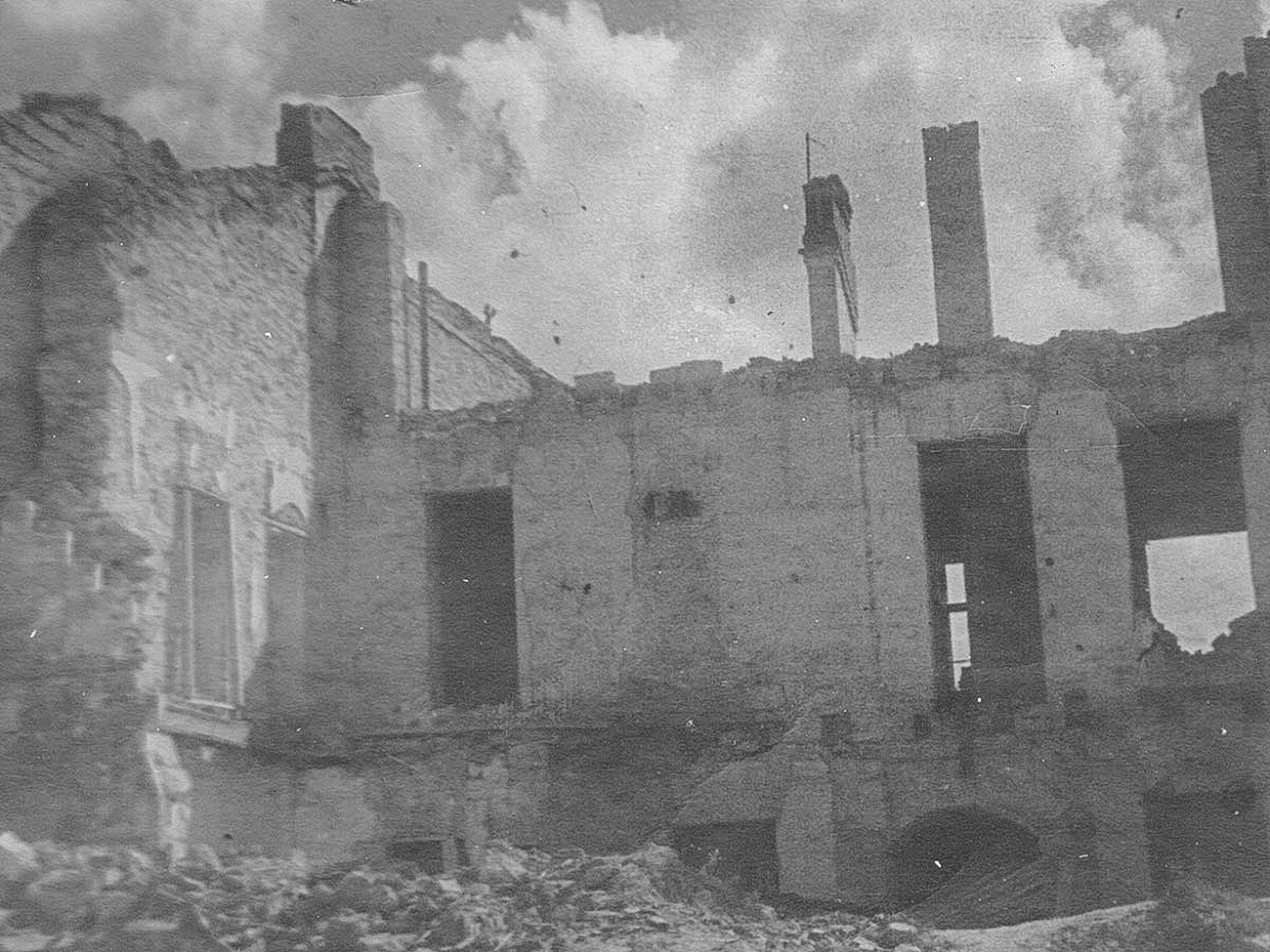Edifici residenziali in via Lenin distrutti dagli invasori