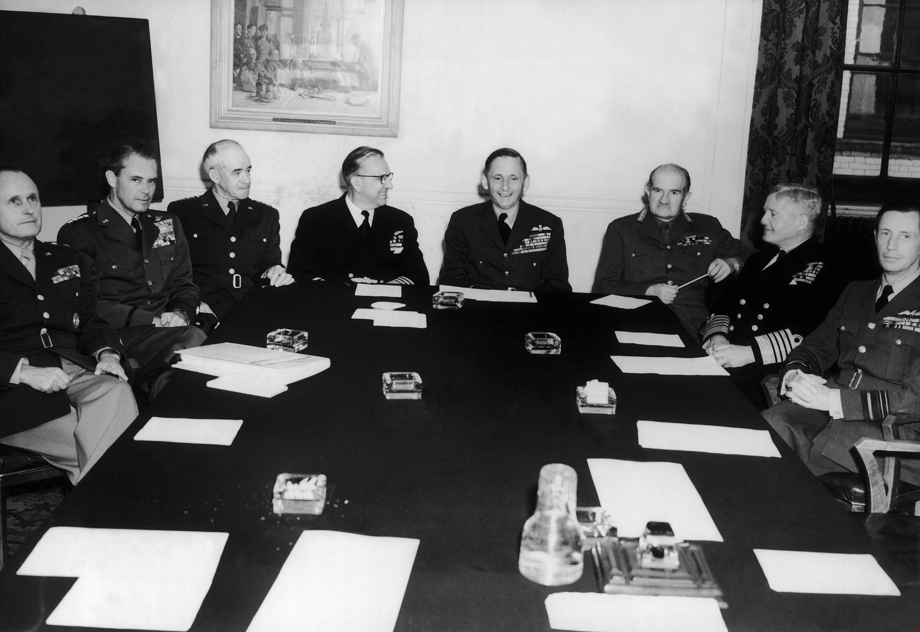 Амерички и британски генерали за округлим столом, Велика Британија, 8. март 1949.  