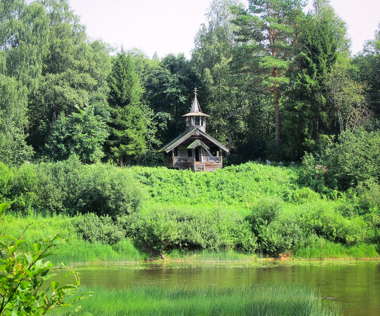Capilla de Tijvin, pueblo de Bolshóye Péjovo (río Mstá), región de Nóvgorod, siglo XVII