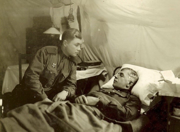 Ленинградският фронт, 1942 г. Владимир Михалкин посещава ранения си баща генерал М. С. Михалкин