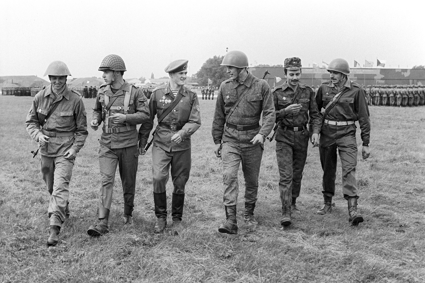 Des forces de pays du Pacte de Varsovie aux exercices militaires Bouclier-84.