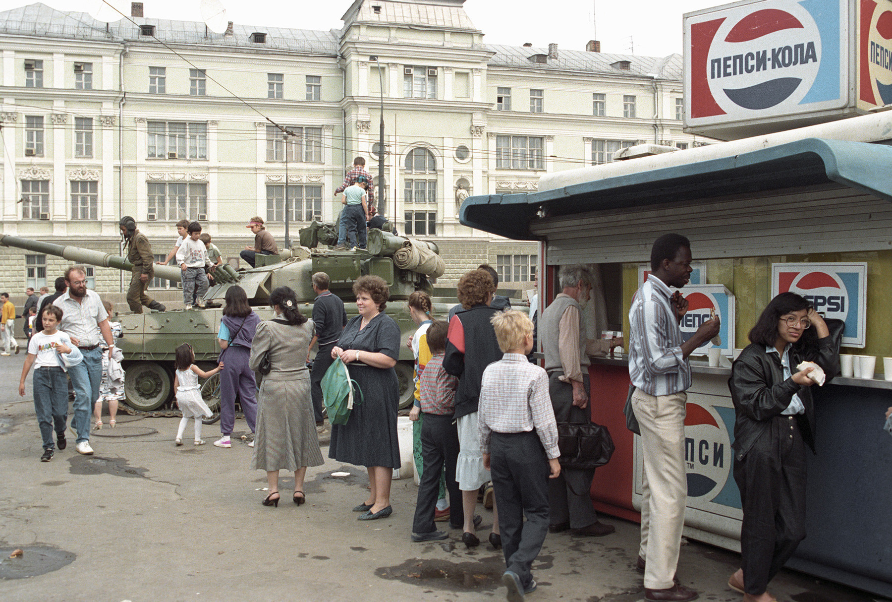 Un char dans les rues de Moscou pendant le putsch d’août 1991. 