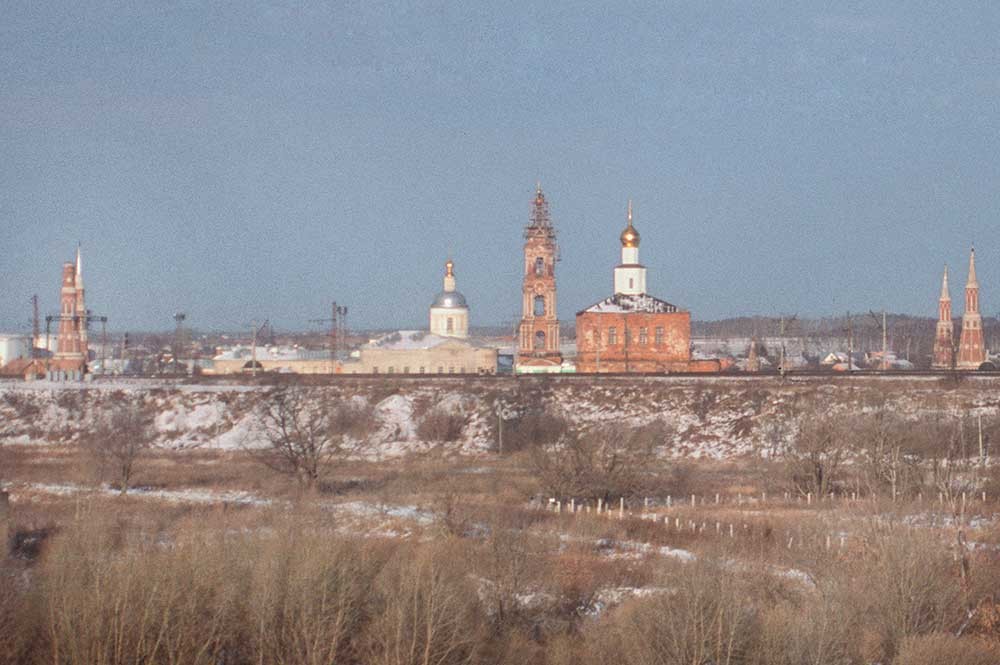 Old Golutvin Monastery. South view. From left: west corner towers, St. Sergius Church, bell tower, Epiphany Cathedral, east corner towers. Foreground: railroad embankment. December 26, 2003.