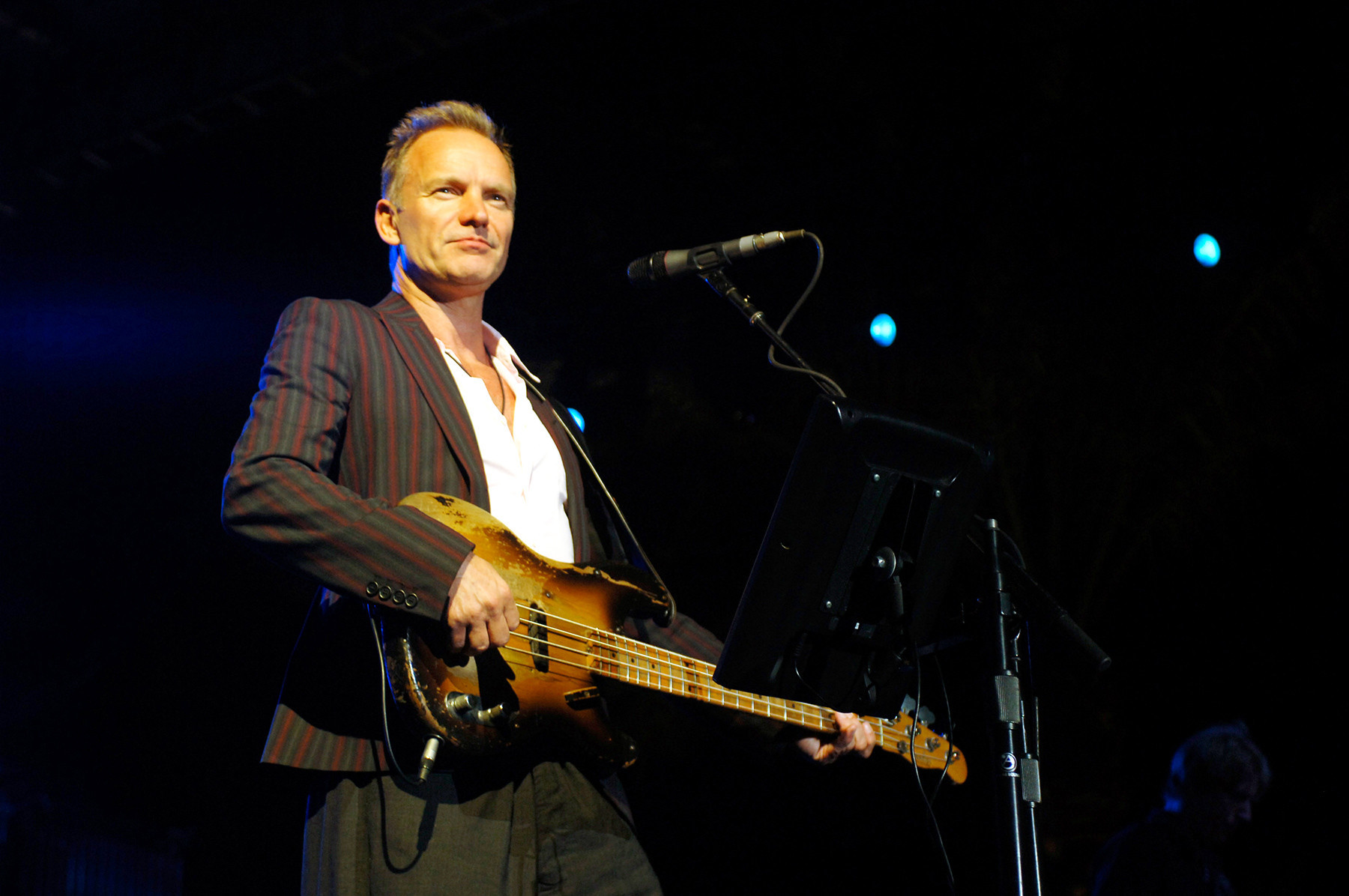 O cantor Sting é um dos adeptos da marca, apesar de o microfone da foto não ser da 'Oktava'.