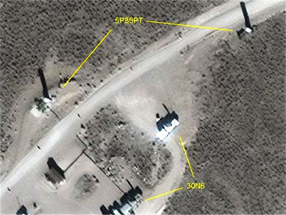 Elementi sistema S-300PT na vojaškem poligonu v ZDA, satelitska fotografija

