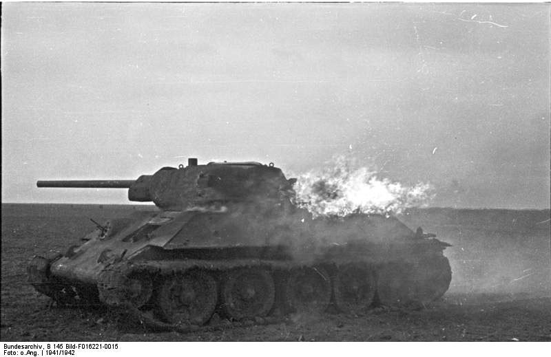 Уништен советски среден тенк Т-34
