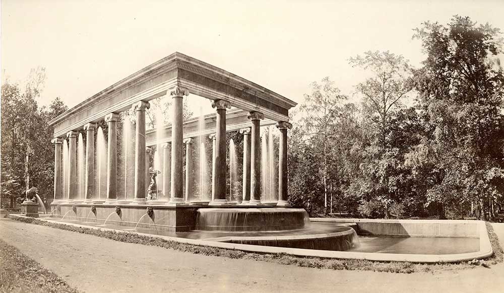 Le parc inférieur de Peterhof. La fontaine Cascade aux lions, 1876. Carl Schultz